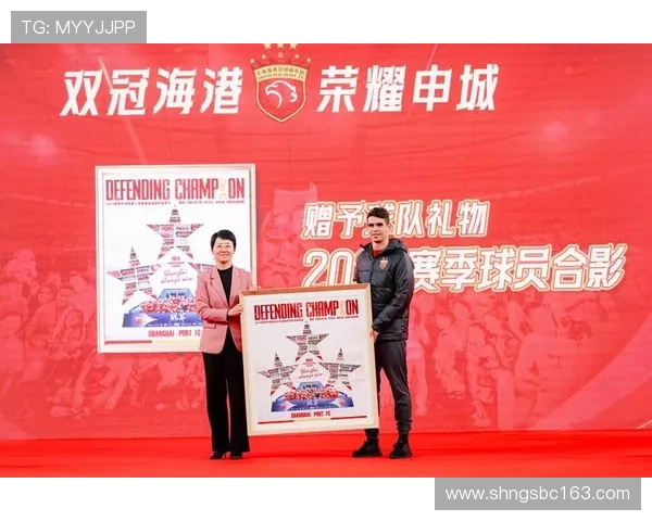 杜佳32岁在海港五季出场仅45分钟却收获三冠一杯的传奇故事